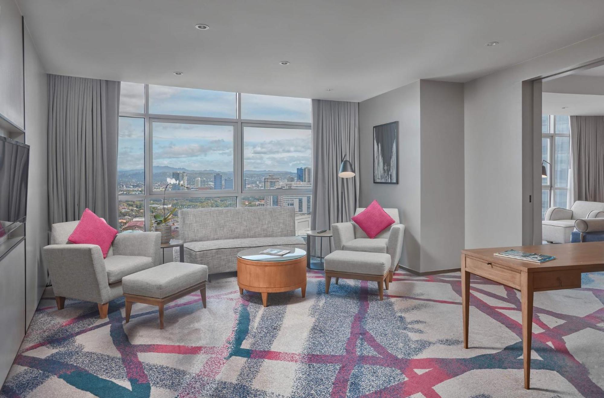 Crowne Plaza Manila Galleria By Ihg Pasig City Экстерьер фото