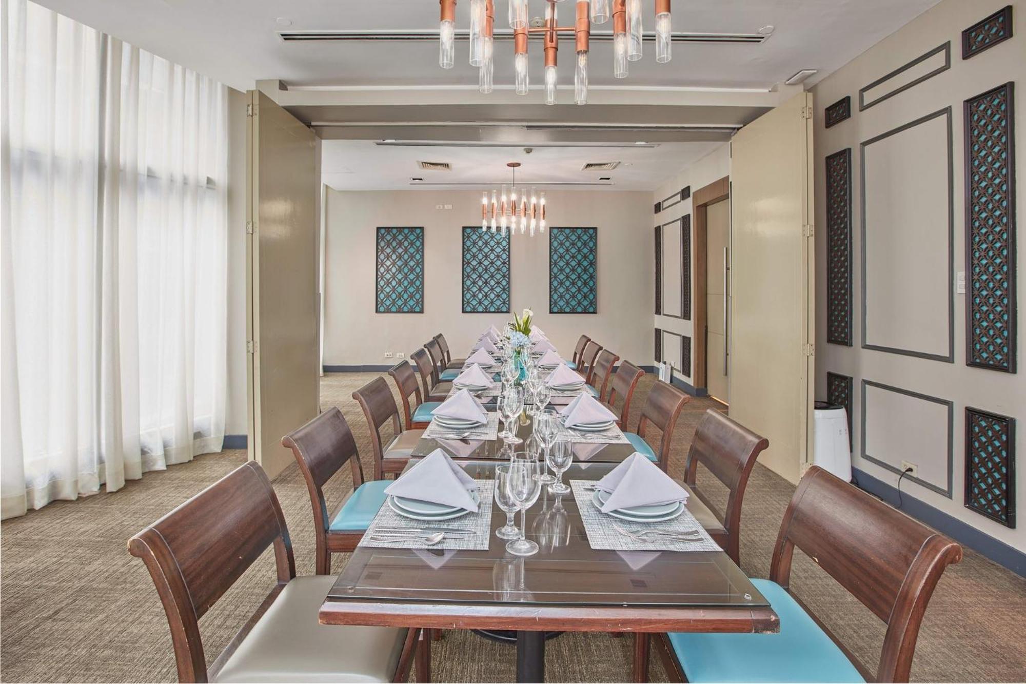 Crowne Plaza Manila Galleria By Ihg Pasig City Экстерьер фото