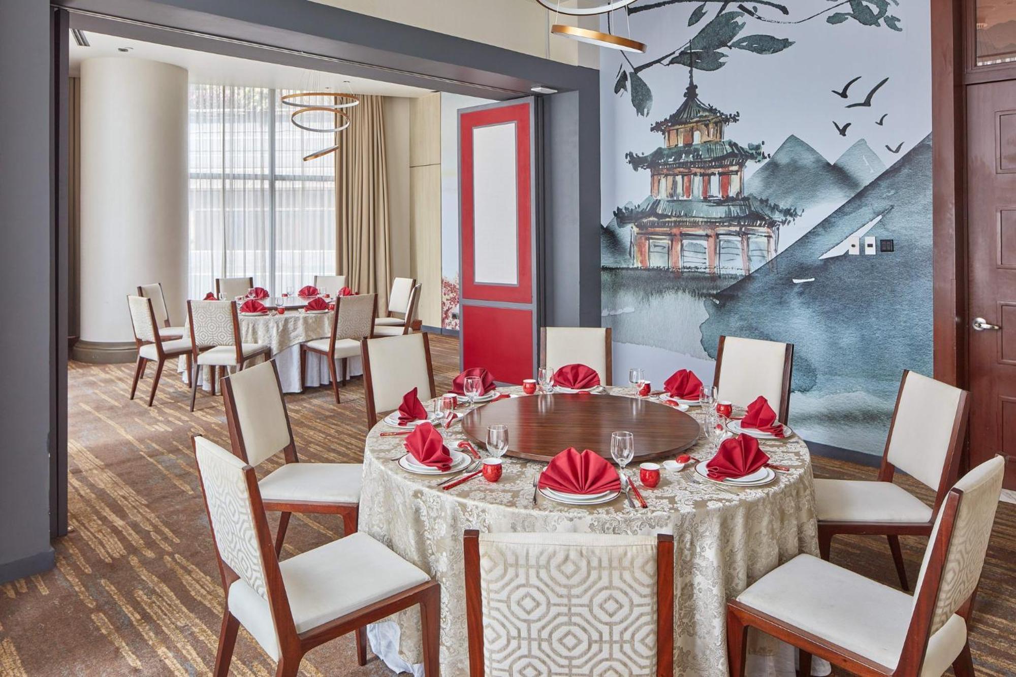 Crowne Plaza Manila Galleria By Ihg Pasig City Экстерьер фото