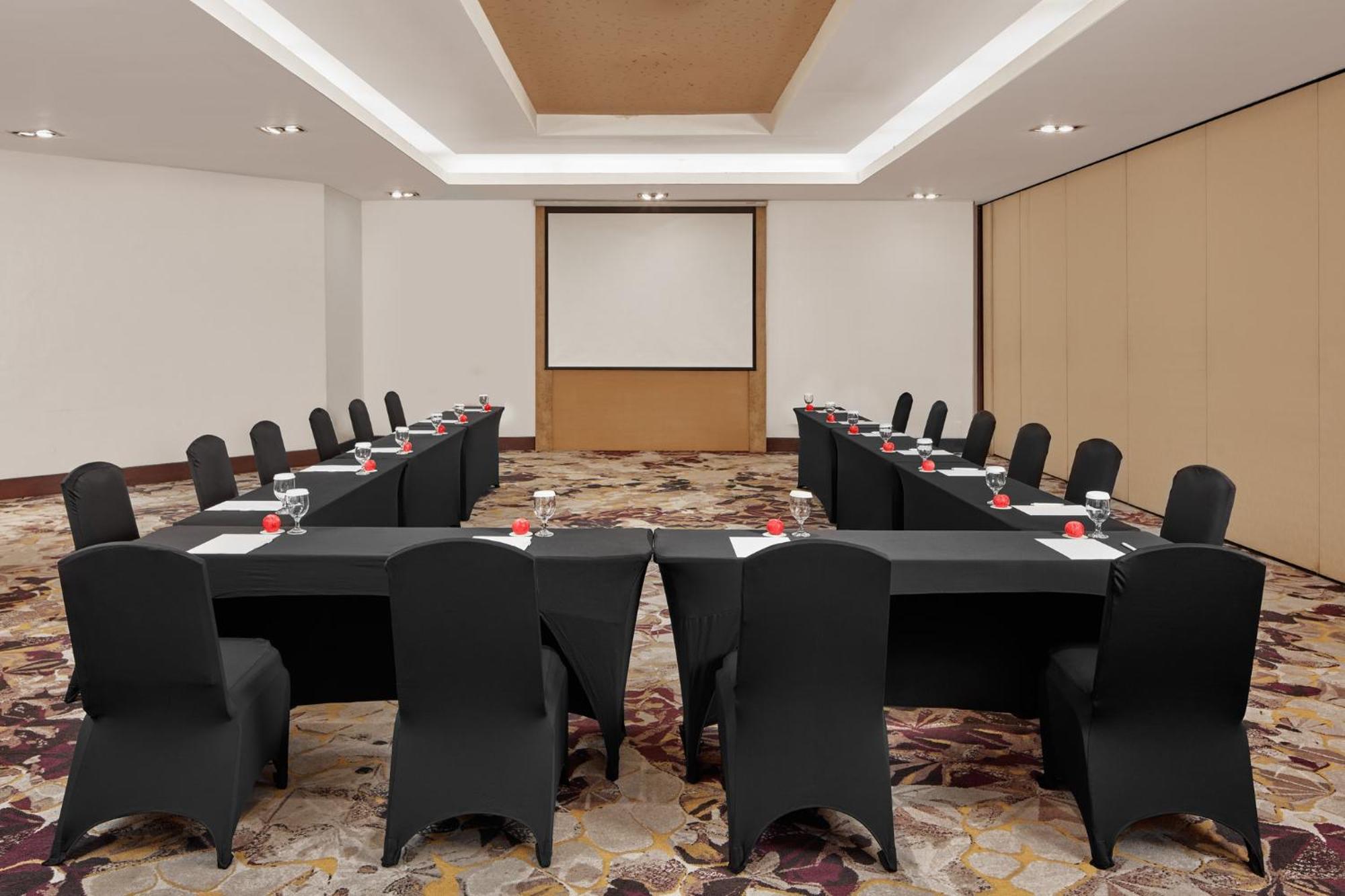 Crowne Plaza Manila Galleria By Ihg Pasig City Экстерьер фото