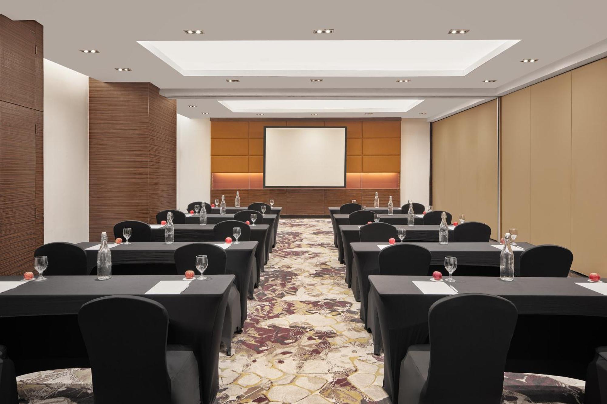 Crowne Plaza Manila Galleria By Ihg Pasig City Экстерьер фото