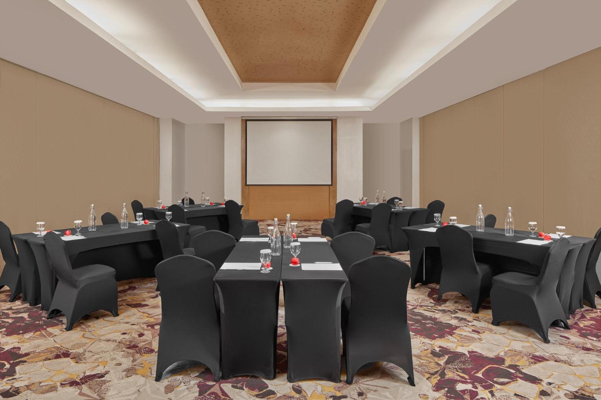 Crowne Plaza Manila Galleria By Ihg Pasig City Экстерьер фото
