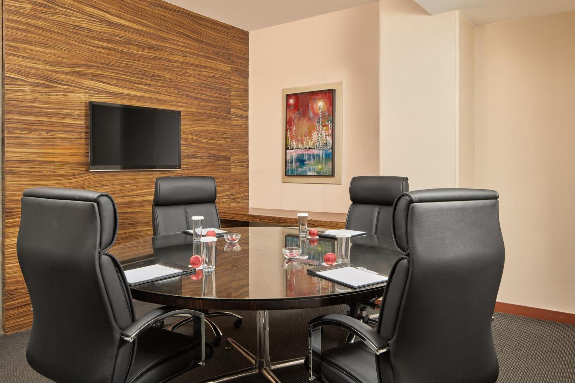 Crowne Plaza Manila Galleria By Ihg Pasig City Экстерьер фото