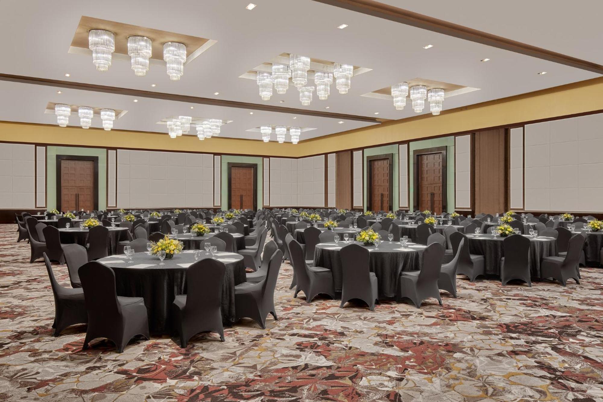 Crowne Plaza Manila Galleria By Ihg Pasig City Экстерьер фото
