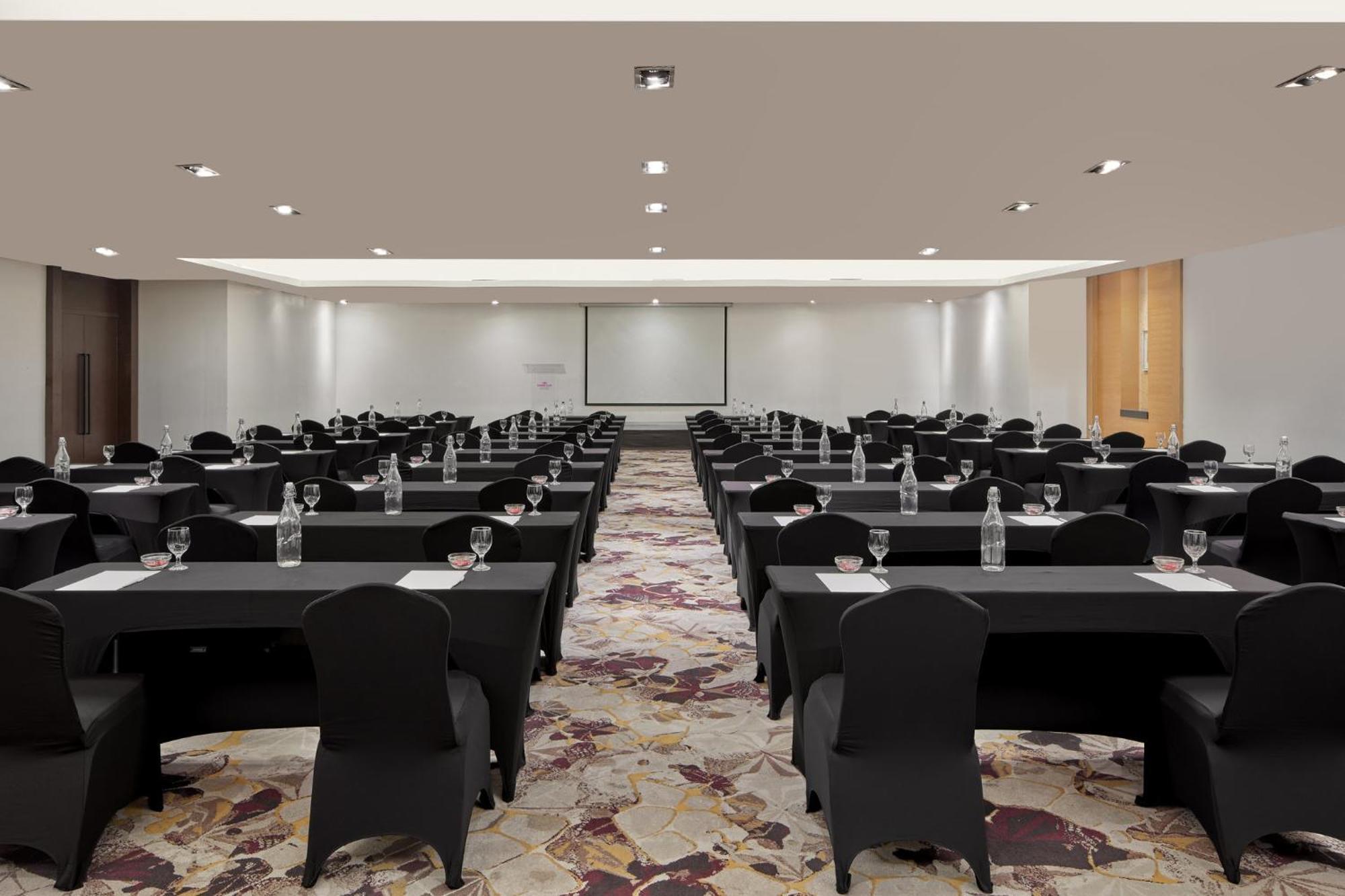 Crowne Plaza Manila Galleria By Ihg Pasig City Экстерьер фото