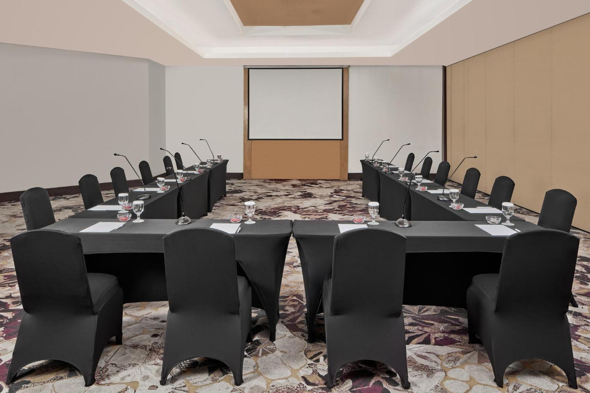 Crowne Plaza Manila Galleria By Ihg Pasig City Экстерьер фото