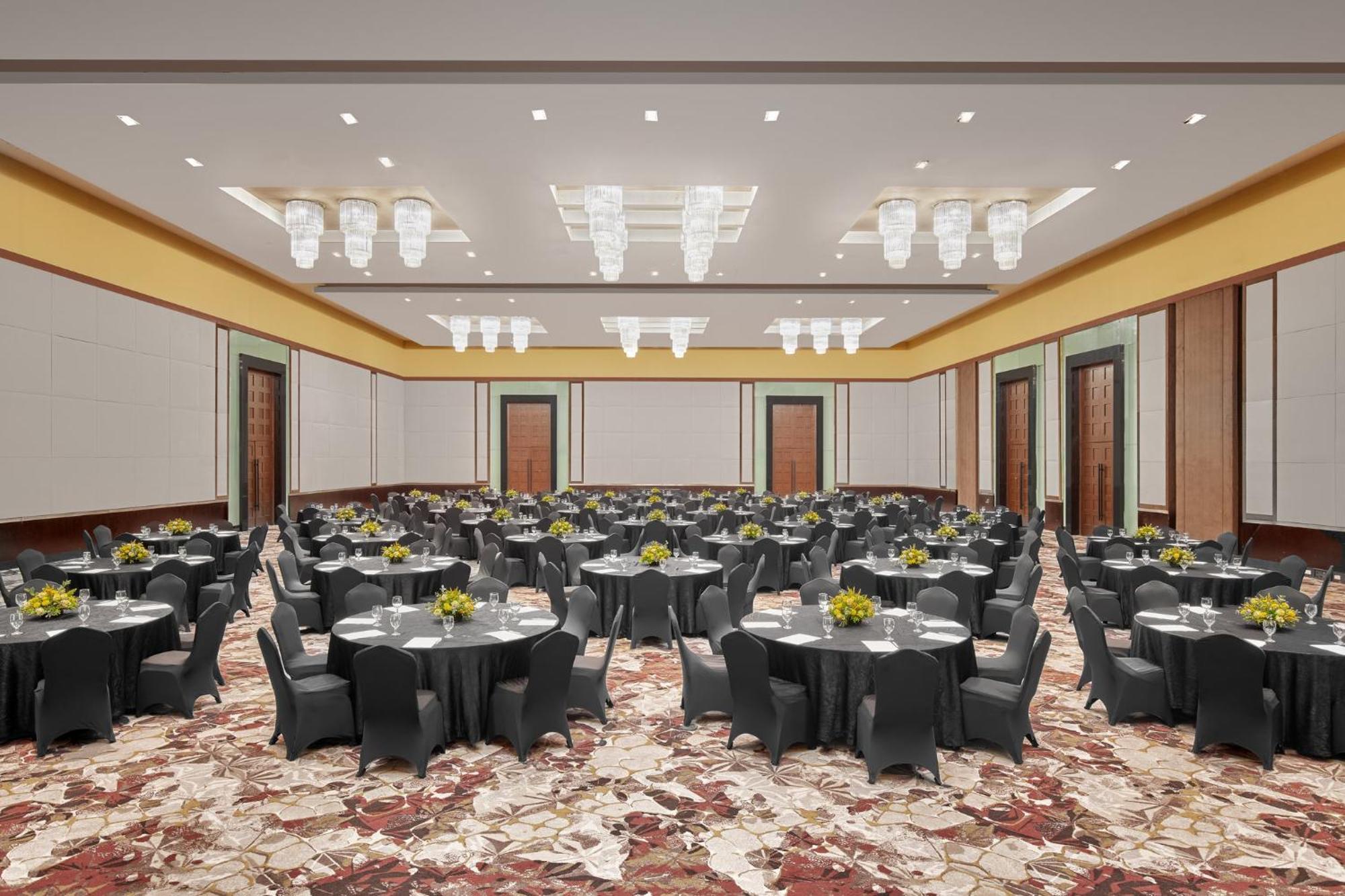 Crowne Plaza Manila Galleria By Ihg Pasig City Экстерьер фото